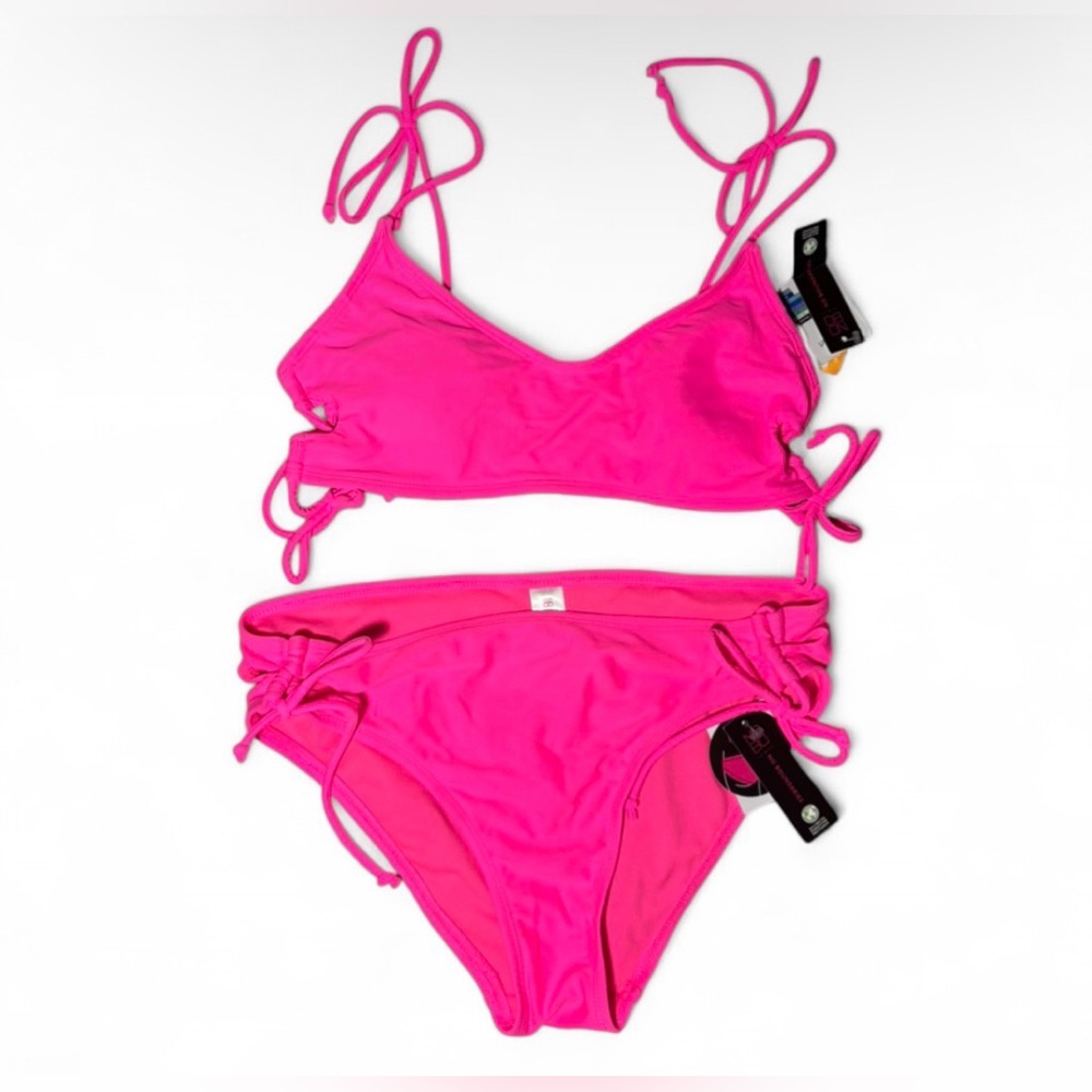 NWT Hot Pink bikini set with adjustable straps with small side cut outs 🪷